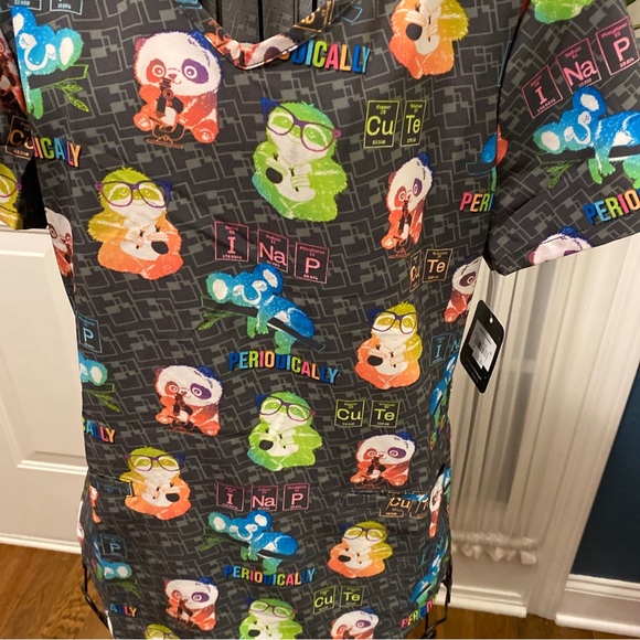 New Cherokee Modern Classic v-neck Grey Animals Extra Small XS women scrub top - Picture 2 of 10